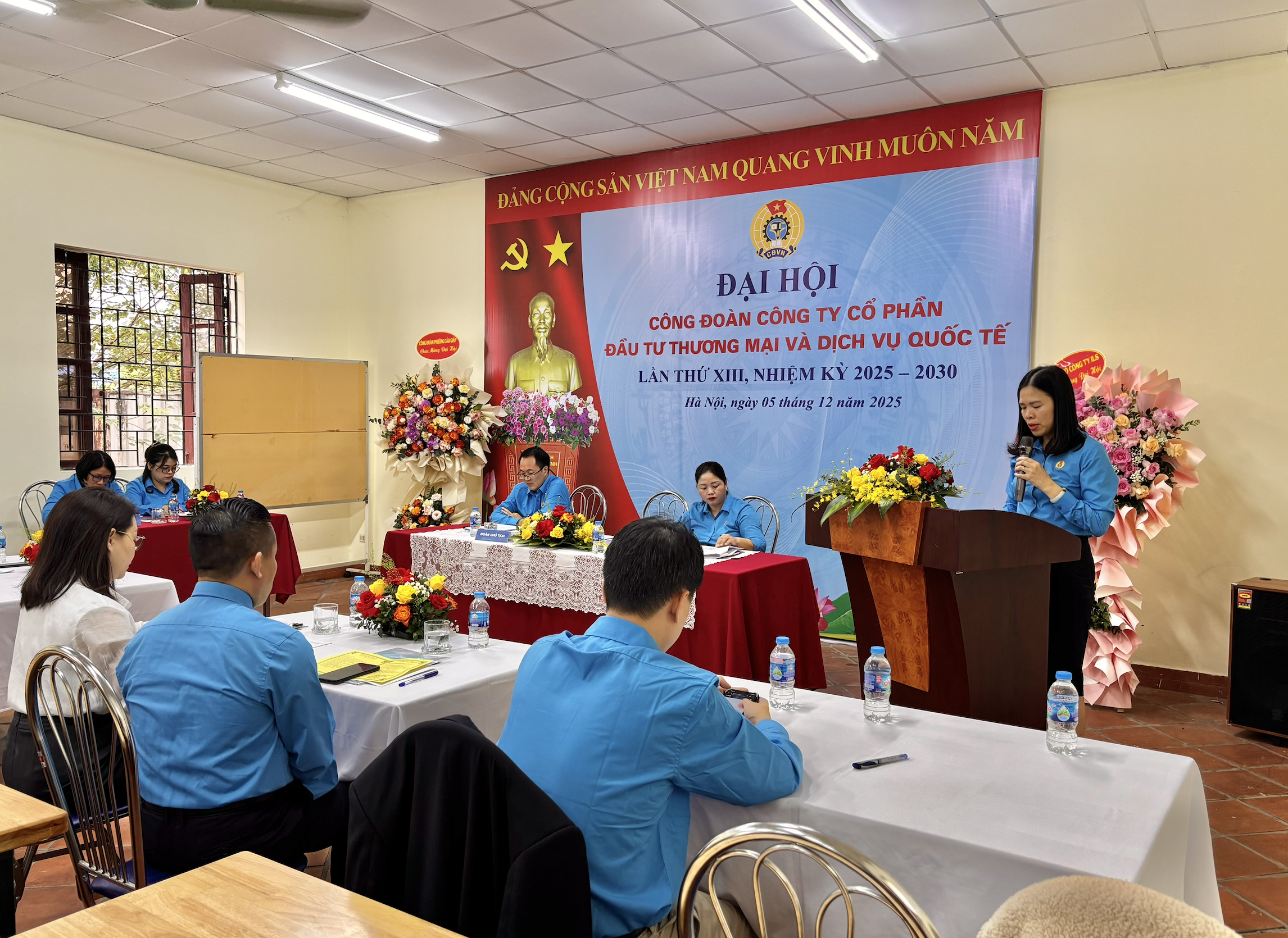 Đ:c Ng T Thúy Hông b:c